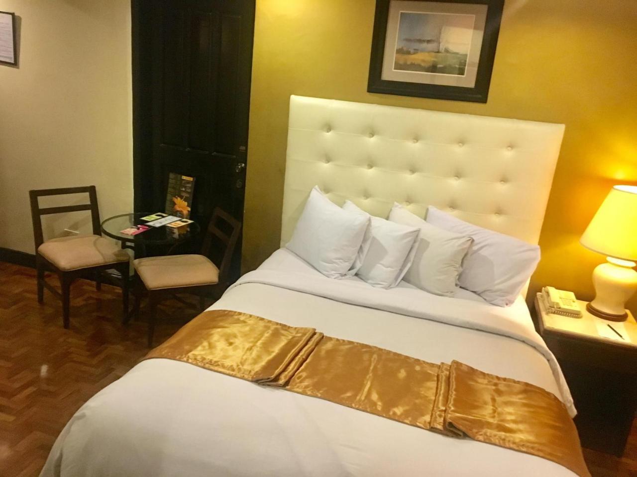Lourdes Suites Makati City Exteriér fotografie