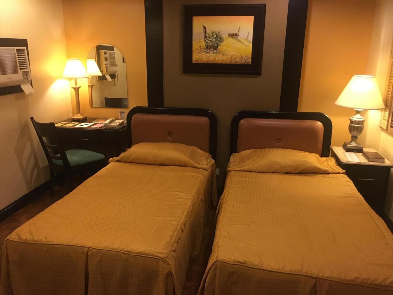 Lourdes Suites Makati City Exteriér fotografie
