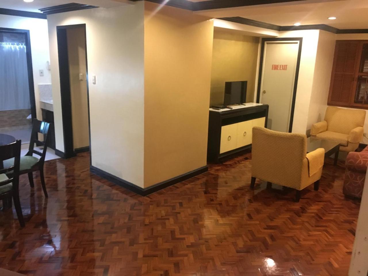 Lourdes Suites Makati City Exteriér fotografie