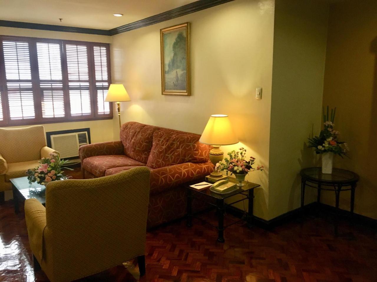 Lourdes Suites Makati City Exteriér fotografie