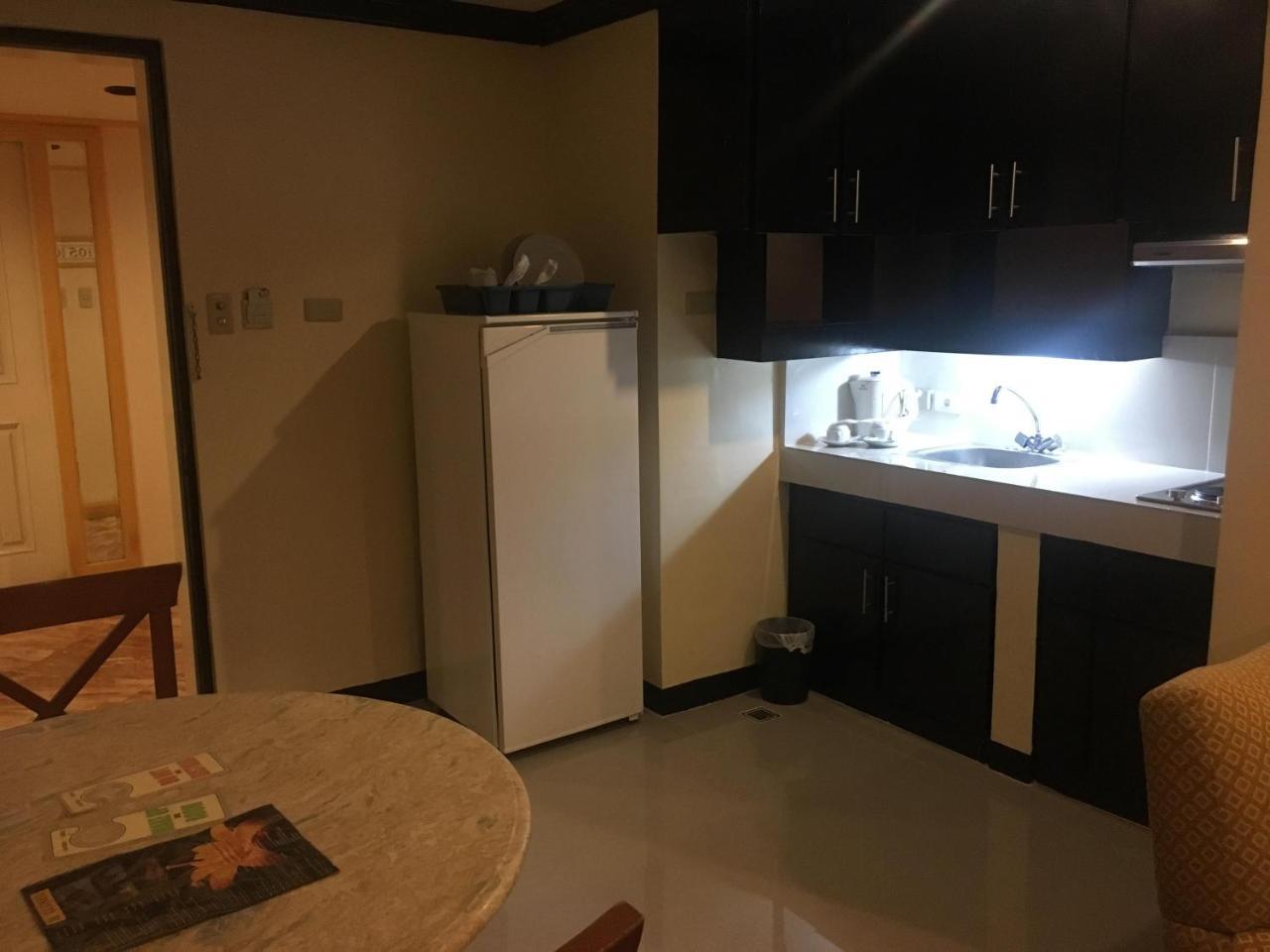 Lourdes Suites Makati City Exteriér fotografie