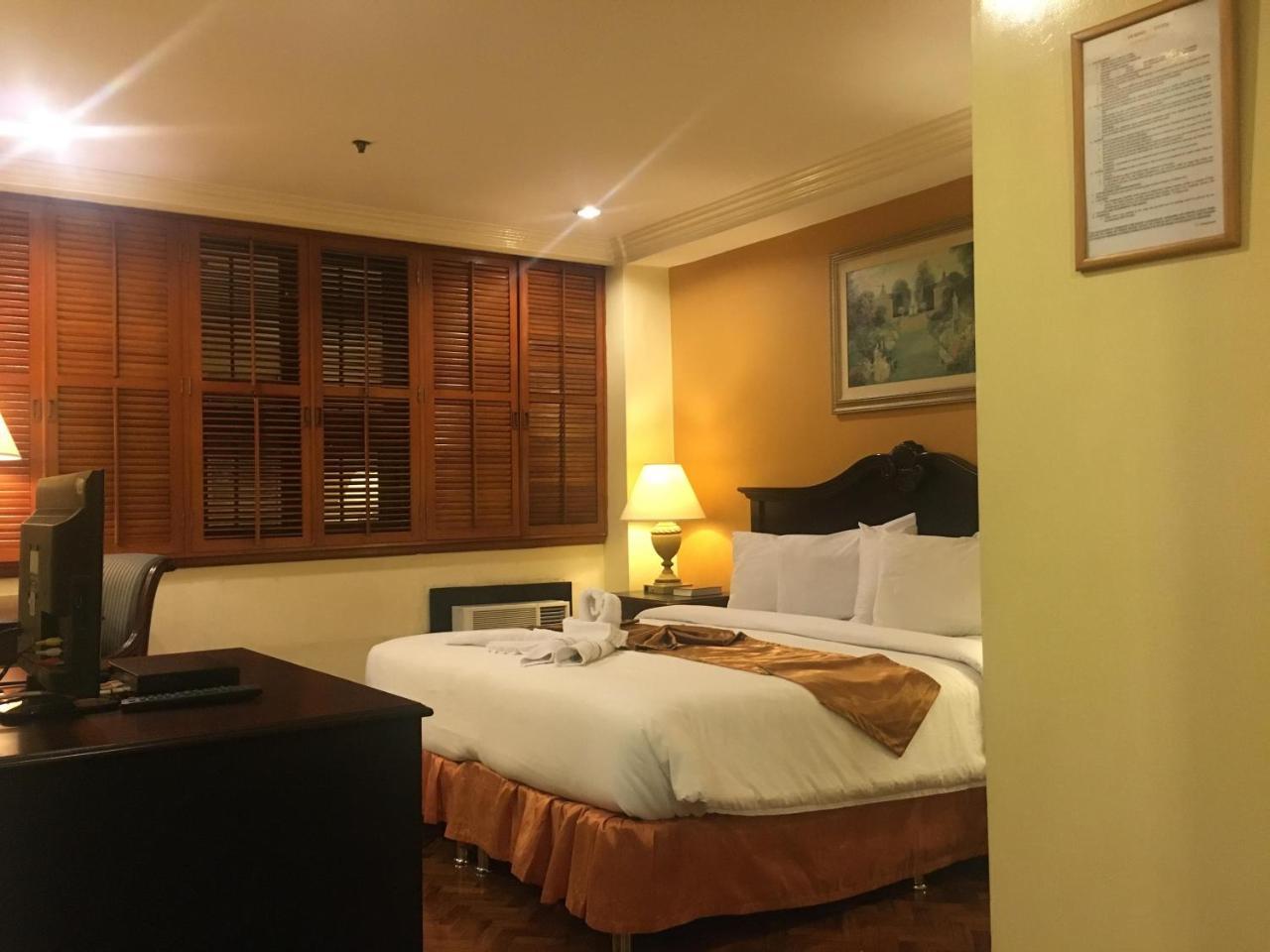 Lourdes Suites Makati City Exteriér fotografie