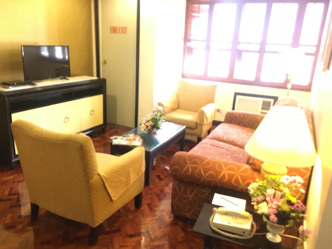Lourdes Suites Makati City Exteriér fotografie